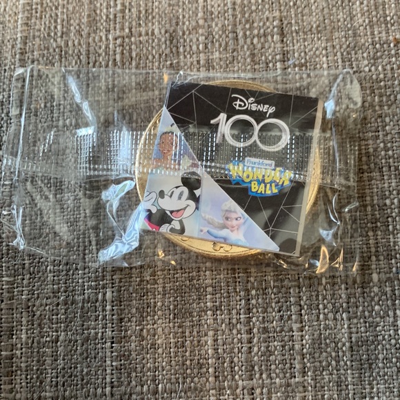 Disney Wonder Ball 100 Milan coin - Picture 2 of 4